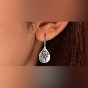 Chic Vintage Inspired dandelion earrings